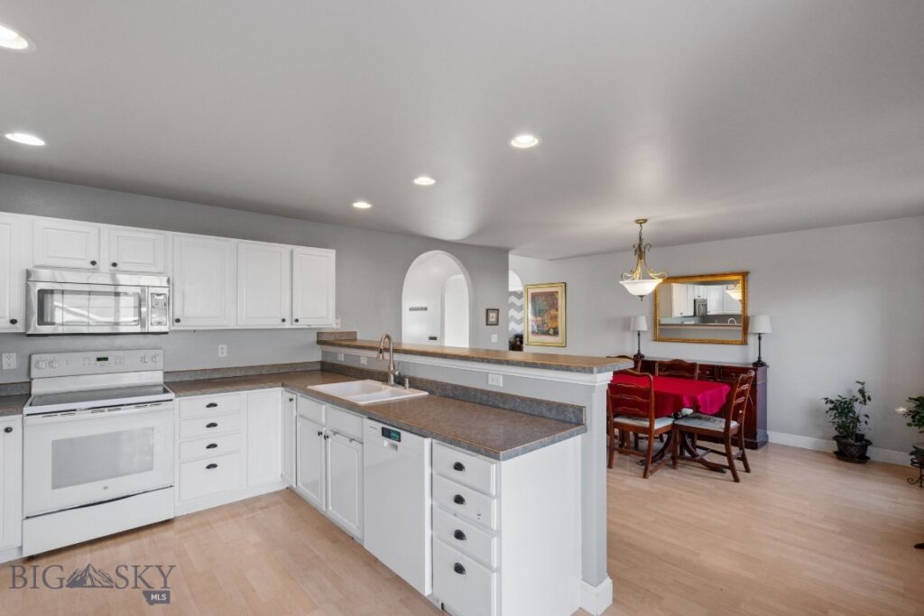 60 Clinton Lane, Belgrade MT 59714