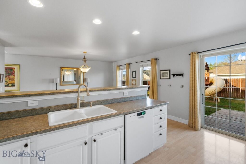 60 Clinton Lane, Belgrade MT 59714