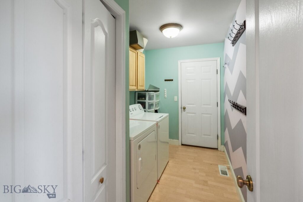 60 Clinton Lane, Belgrade MT 59714