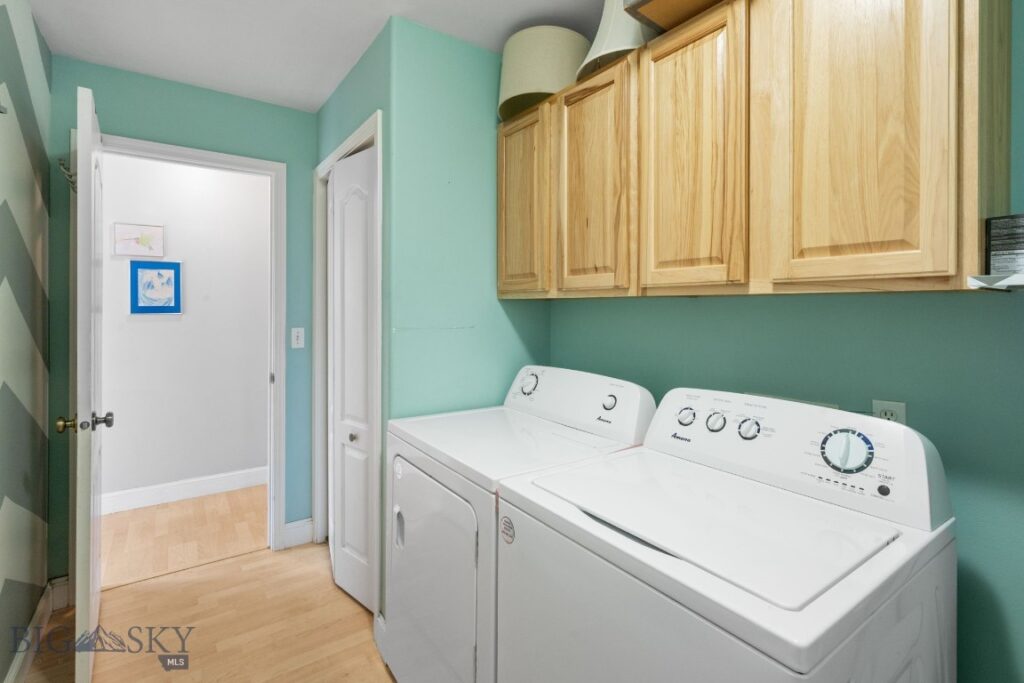 60 Clinton Lane, Belgrade MT 59714