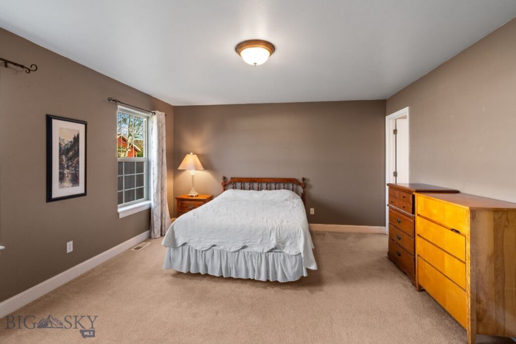 60 Clinton Lane, Belgrade MT 59714