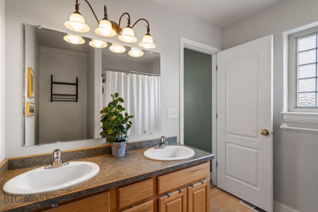 60 Clinton Lane, Belgrade MT 59714