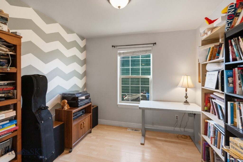 60 Clinton Lane, Belgrade MT 59714