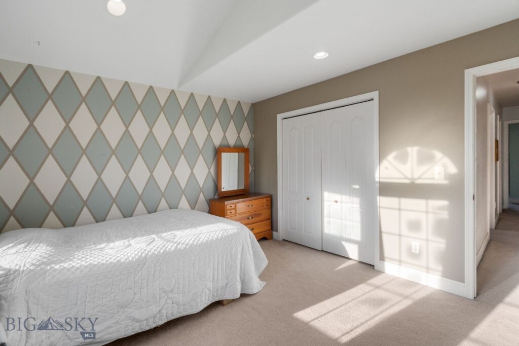 60 Clinton Lane, Belgrade MT 59714