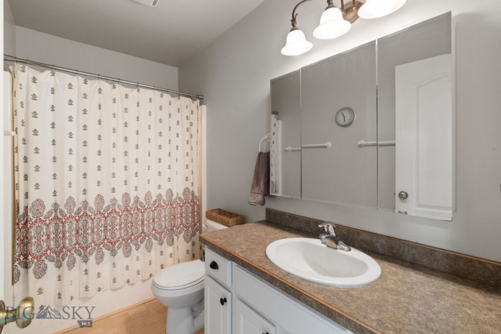 60 Clinton Lane, Belgrade MT 59714