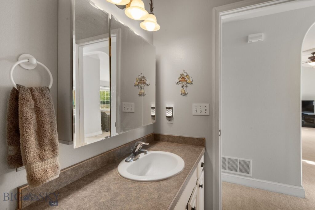 60 Clinton Lane, Belgrade MT 59714