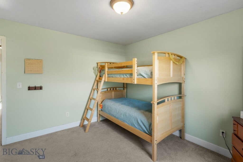 60 Clinton Lane, Belgrade MT 59714