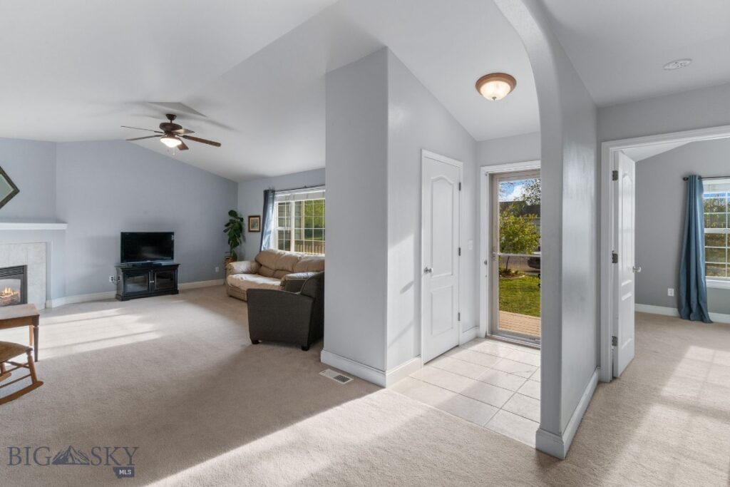 60 Clinton Lane, Belgrade MT 59714