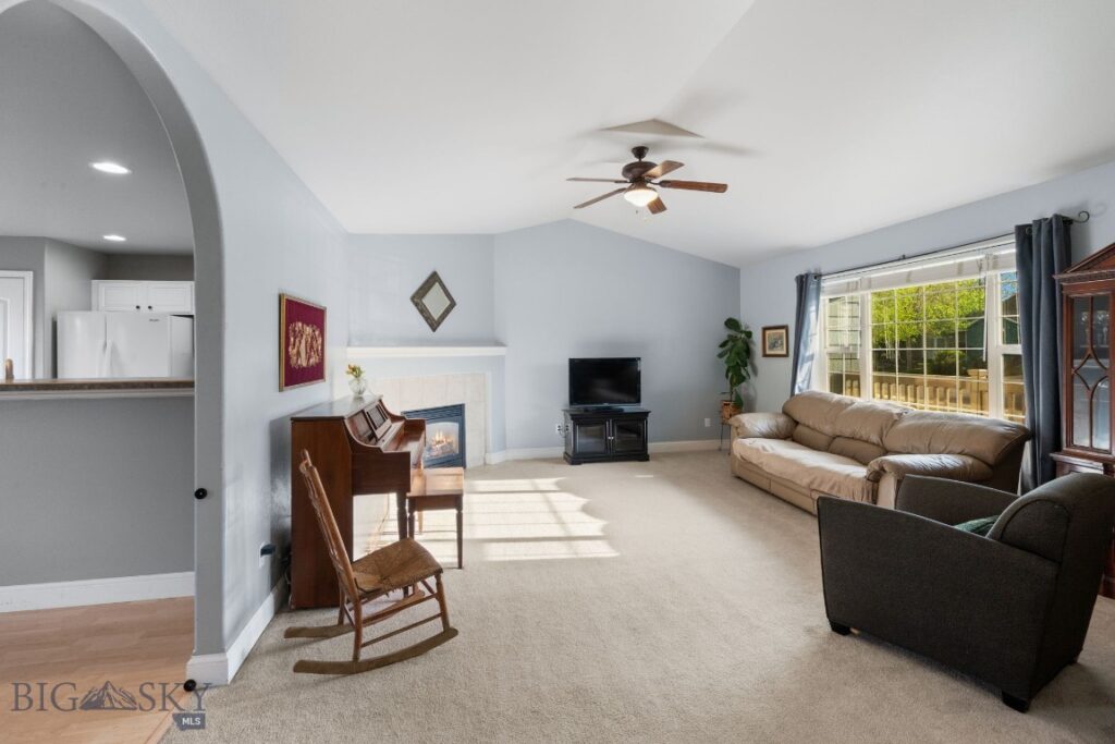 60 Clinton Lane, Belgrade MT 59714