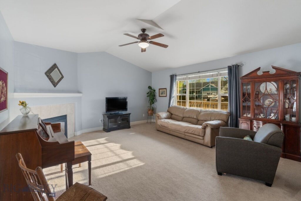 60 Clinton Lane, Belgrade MT 59714
