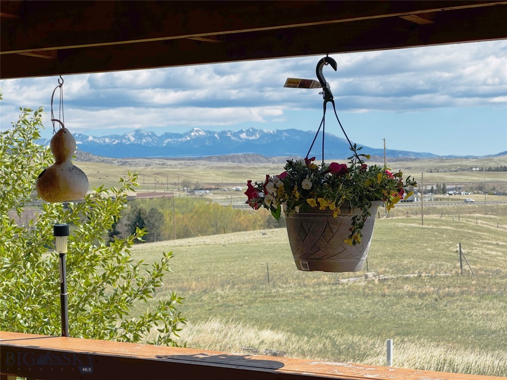 107 Prairie Dog Road, Livingston MT 59047
