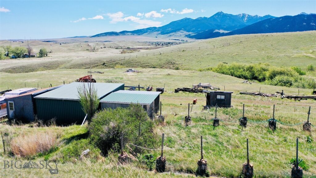107 Prairie Dog Road, Livingston MT 59047