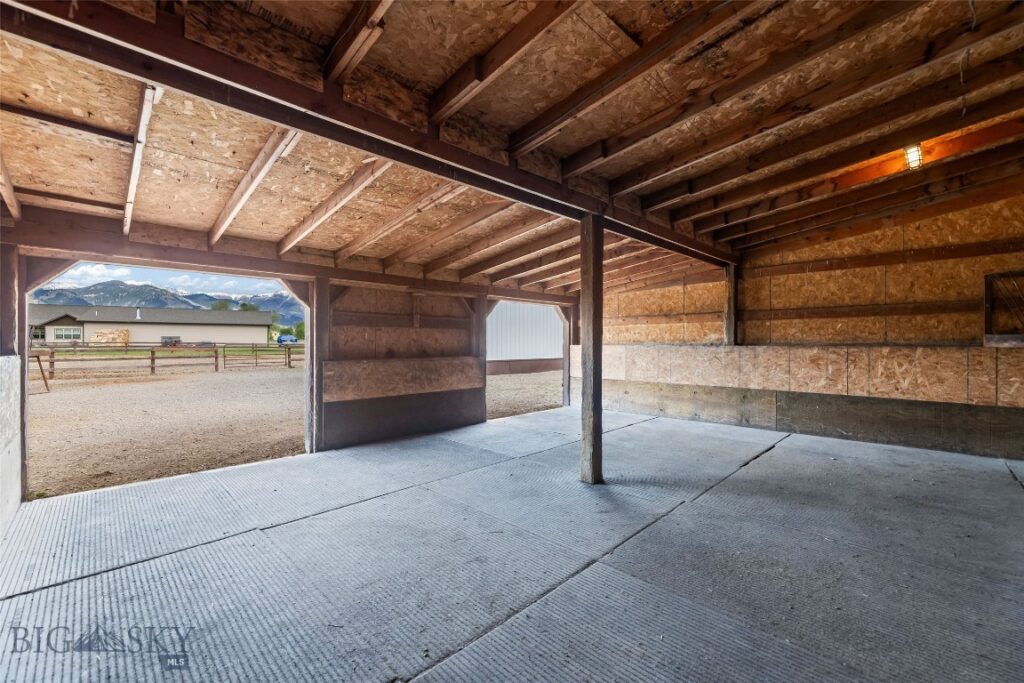 2720 Outlaw Drive, Belgrade MT 59714