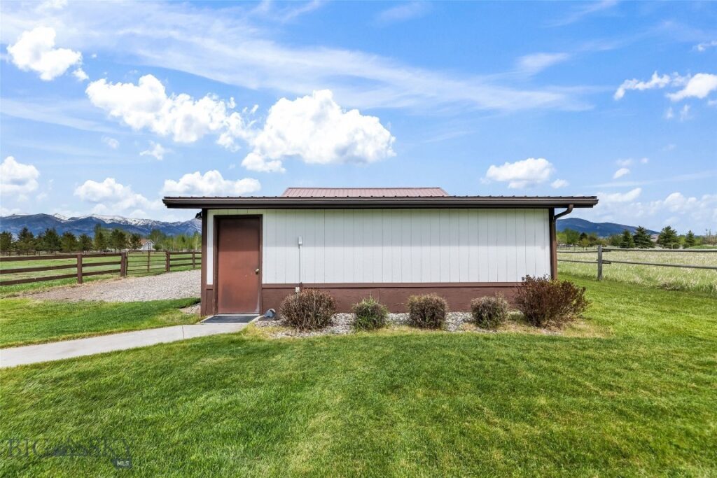 2720 Outlaw Drive, Belgrade MT 59714
