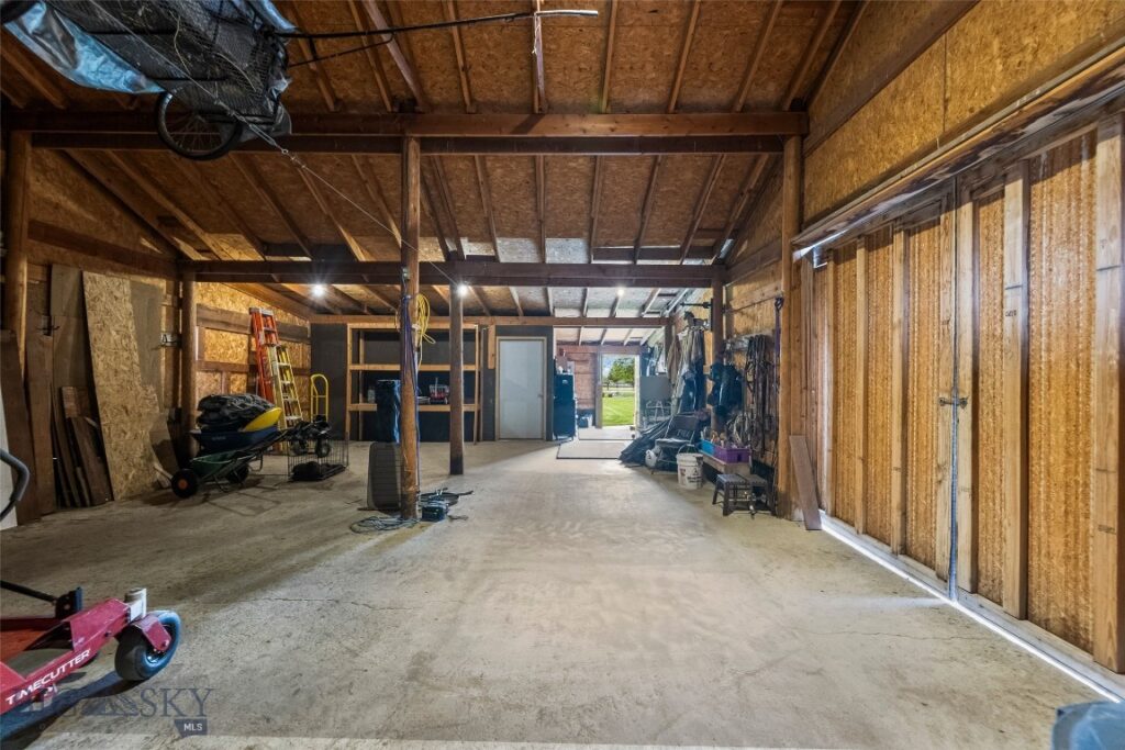 2720 Outlaw Drive, Belgrade MT 59714