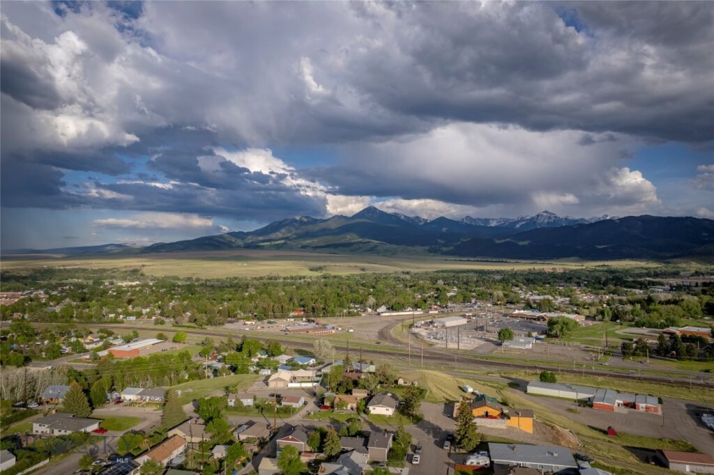 1020 W Gallatin Street, Livingston MT 59047
