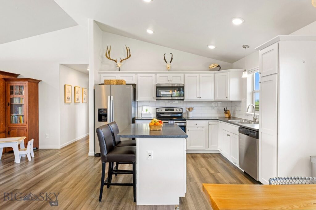 1402 Ingomar Boulevard, Belgrade MT 59714