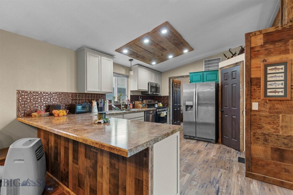 810 Golden West Drive, Belgrade MT 59714