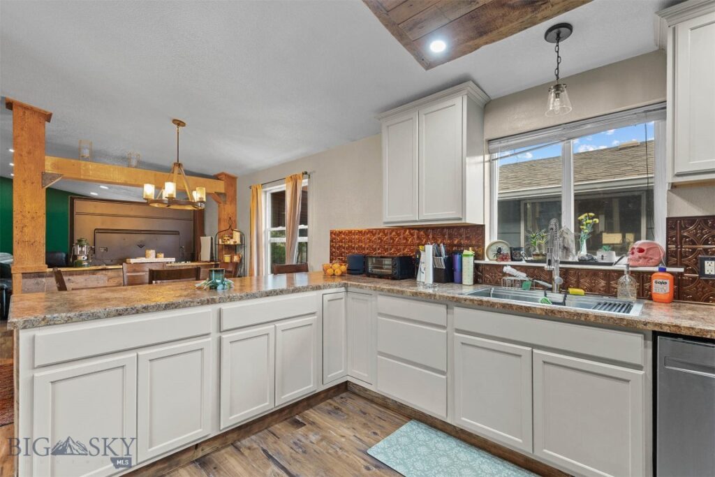 810 Golden West Drive, Belgrade MT 59714