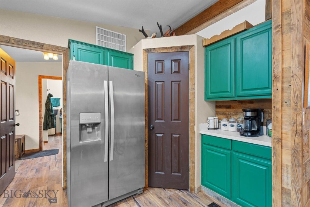 810 Golden West Drive, Belgrade MT 59714