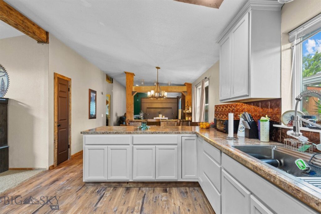 810 Golden West Drive, Belgrade MT 59714