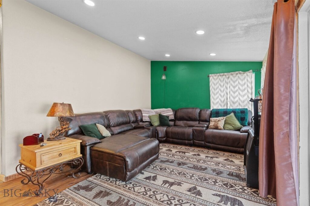 810 Golden West Drive, Belgrade MT 59714