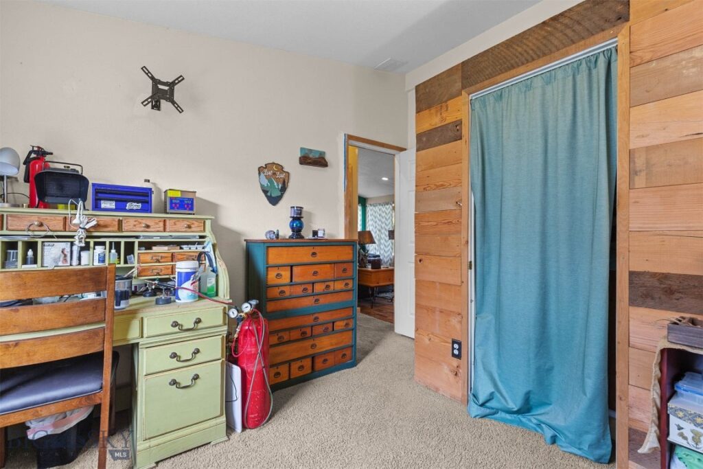 810 Golden West Drive, Belgrade MT 59714