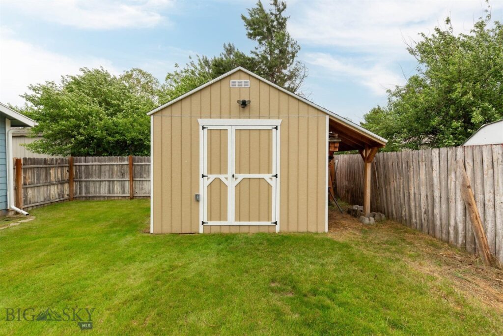 810 Golden West Drive, Belgrade MT 59714