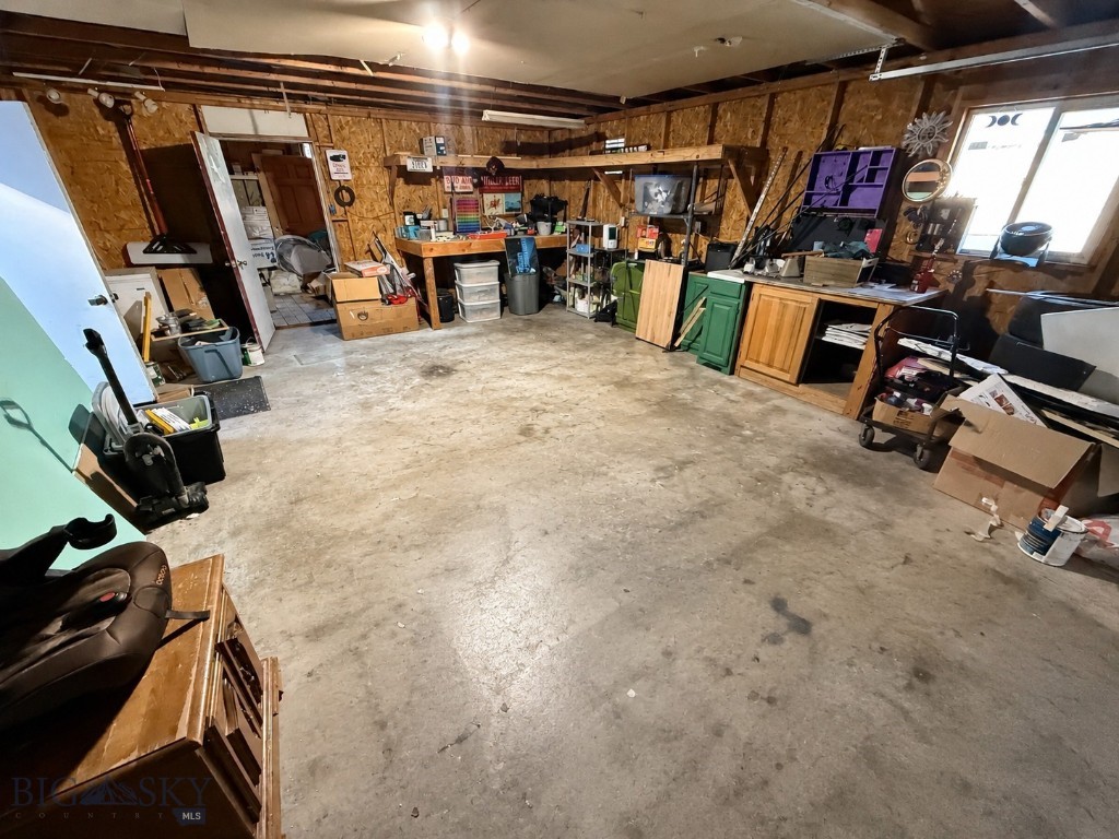 810 Golden West Drive, Belgrade MT 59714