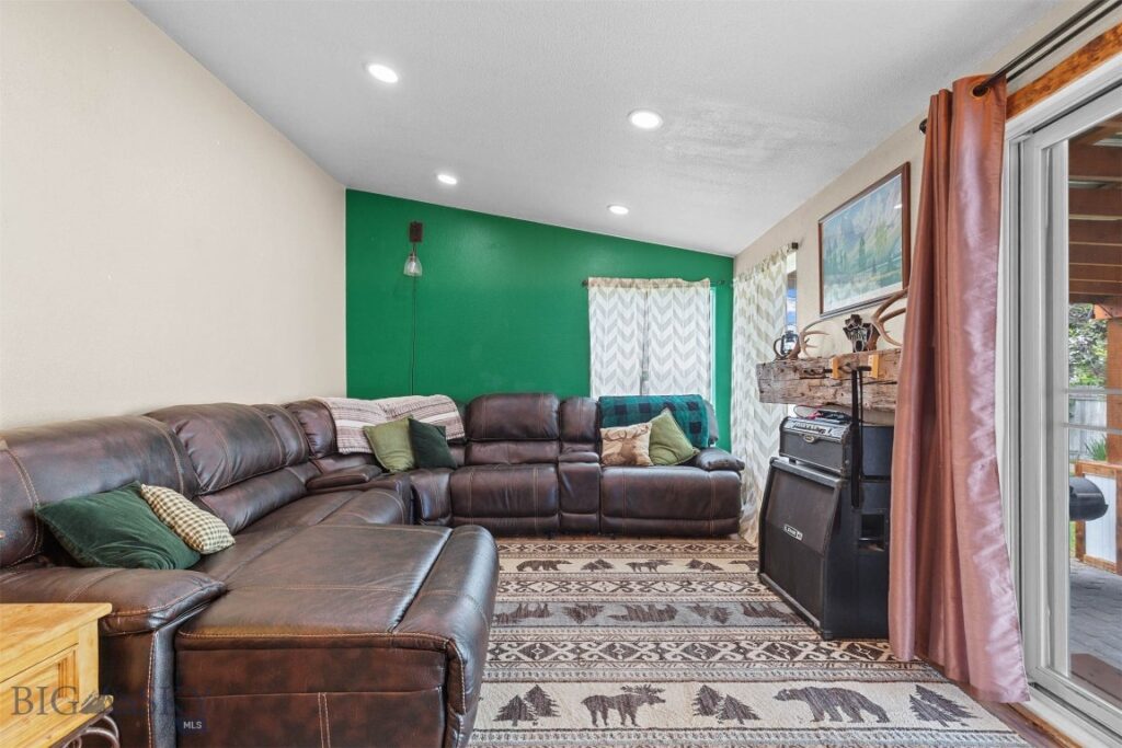 810 Golden West Drive, Belgrade MT 59714