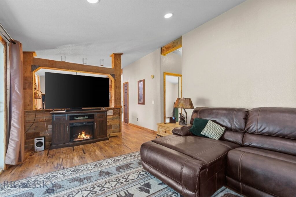 810 Golden West Drive, Belgrade MT 59714