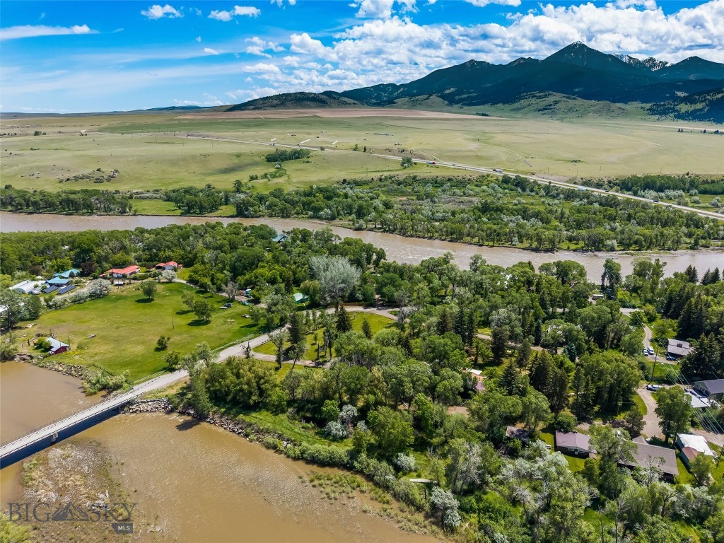 9th St Island Drive, Livingston MT 59047