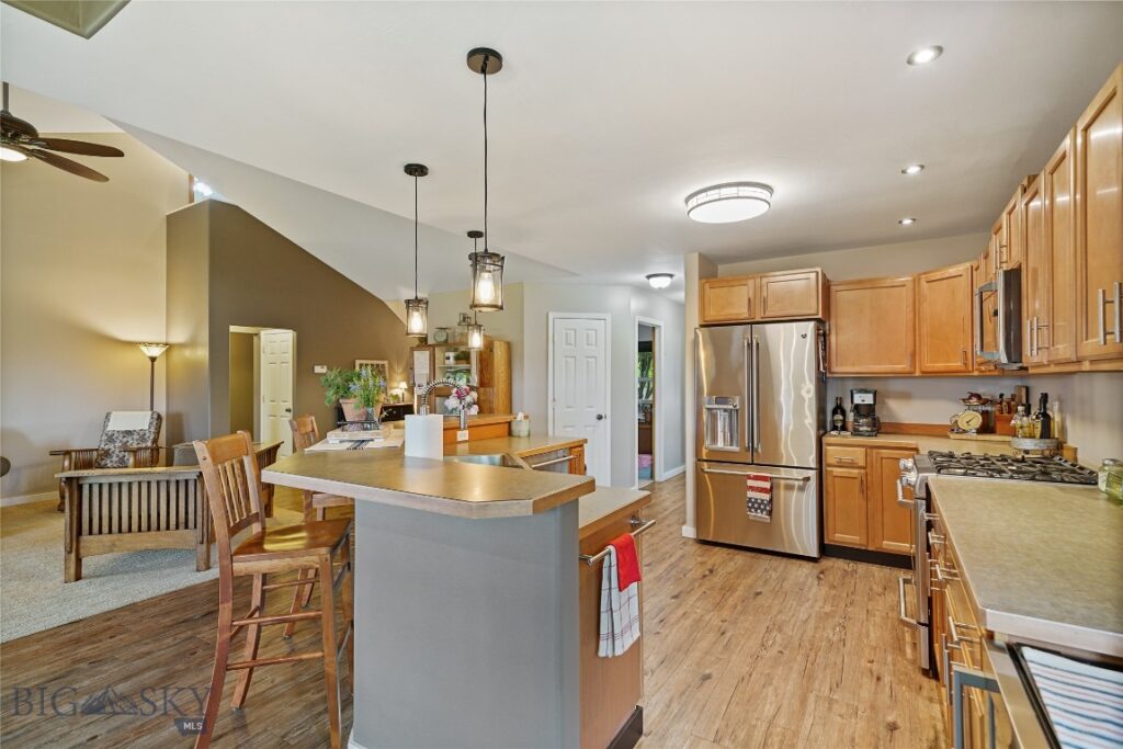 325 Mactavish Lane, Belgrade MT 59714