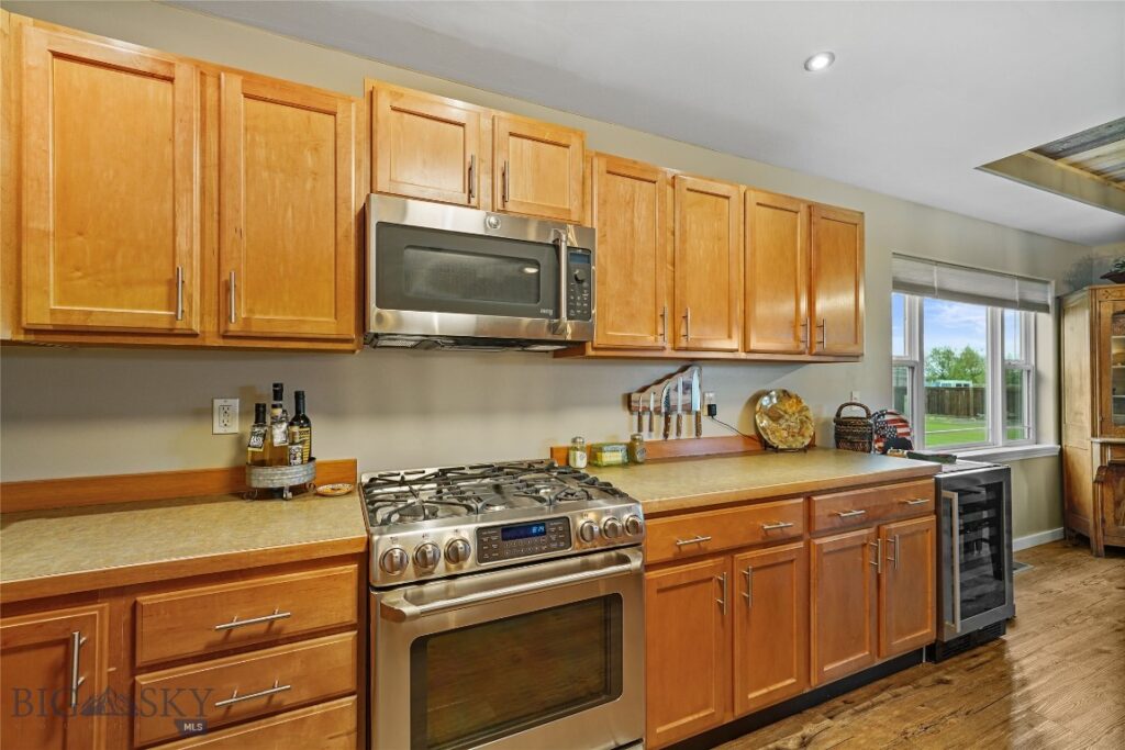 325 Mactavish Lane, Belgrade MT 59714