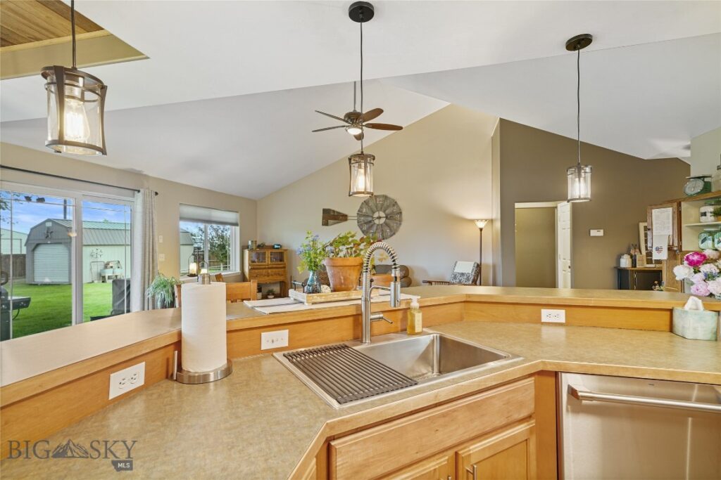 325 Mactavish Lane, Belgrade MT 59714