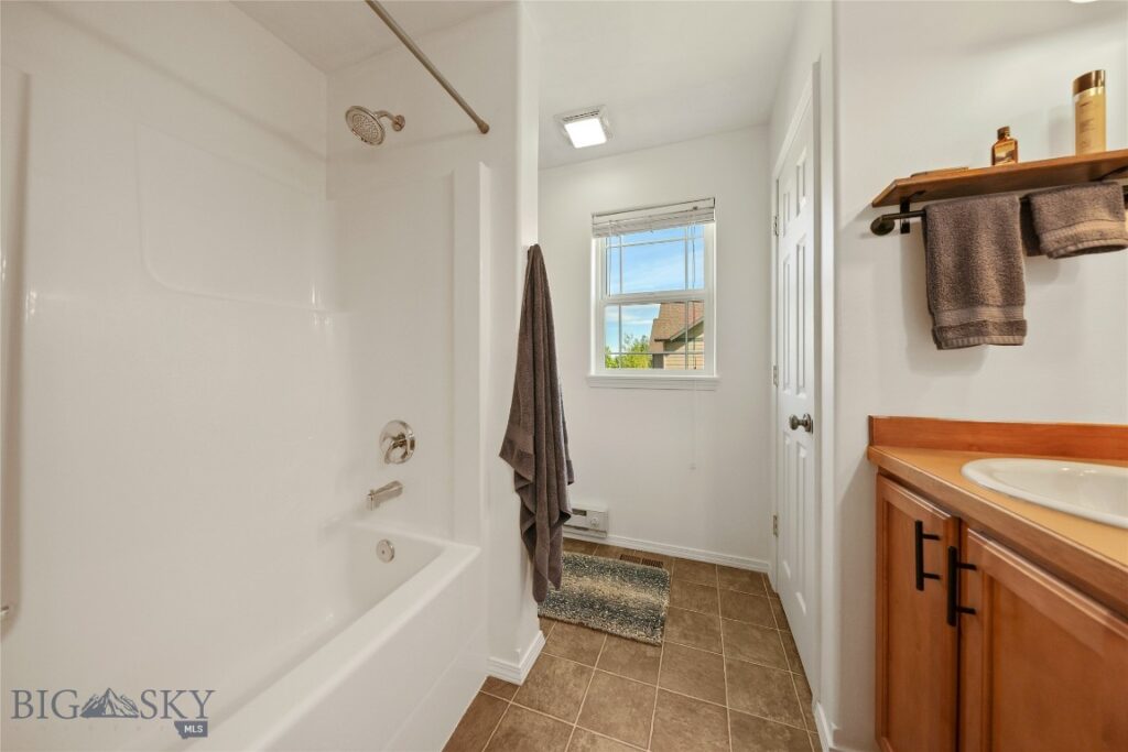 325 Mactavish Lane, Belgrade MT 59714