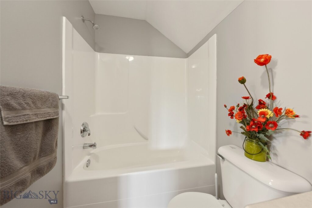 325 Mactavish Lane, Belgrade MT 59714