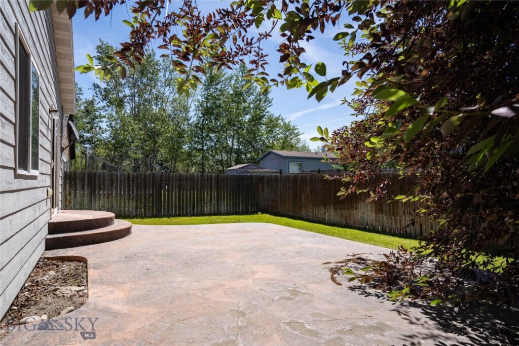 562 N River Rock Drive, Belgrade MT 59714