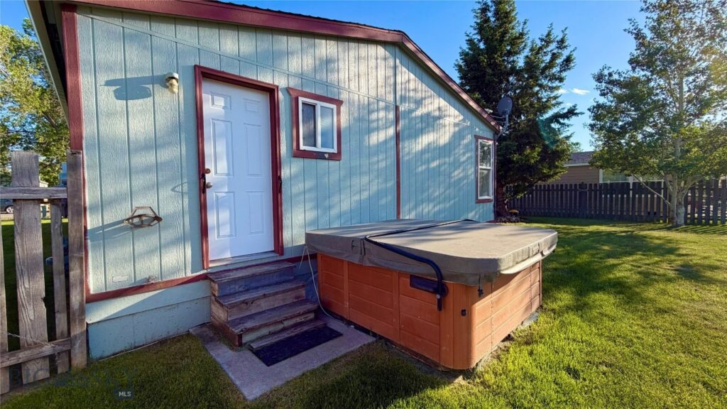 811 Golden West Drive, Belgrade MT 59714