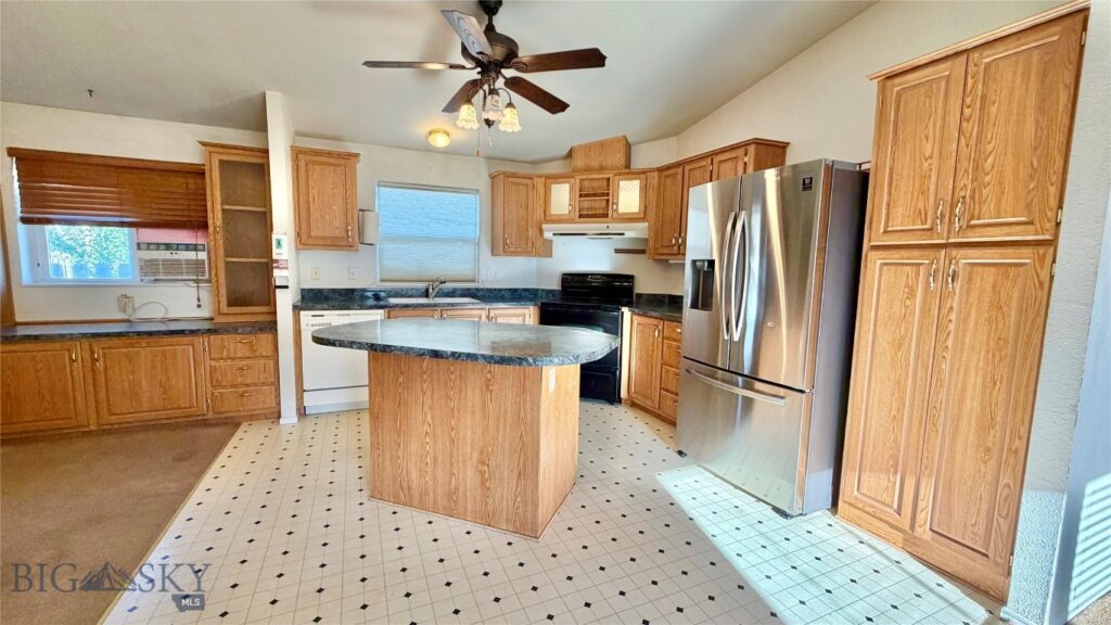 811 Golden West Drive, Belgrade MT 59714