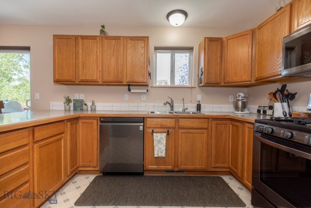 1107 W Central Avenue, Belgrade MT 59714