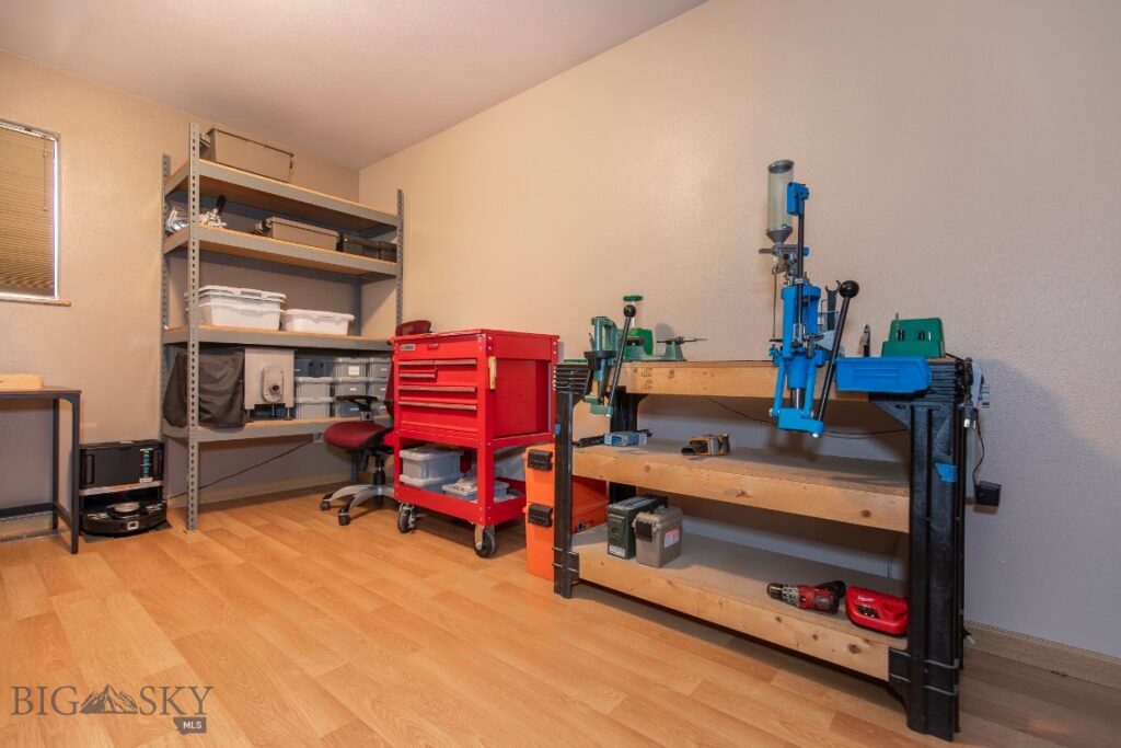 1107 W Central Avenue, Belgrade MT 59714