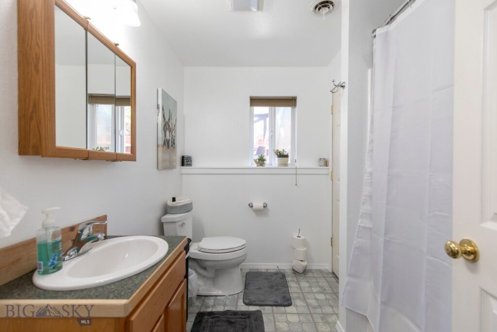 1107 W Central Avenue, Belgrade MT 59714