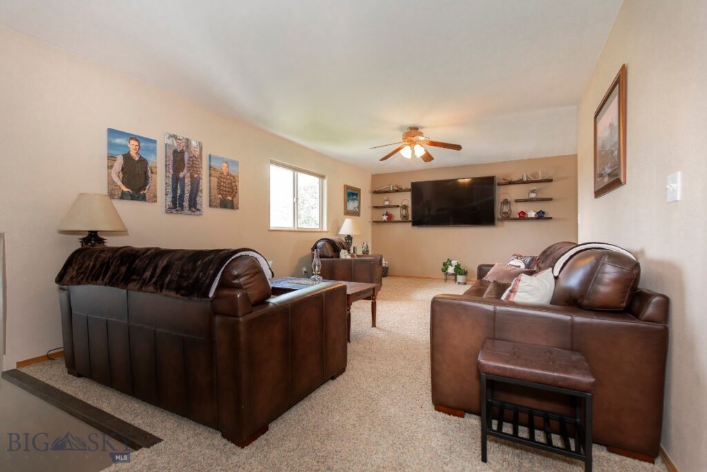 1107 W Central Avenue, Belgrade MT 59714