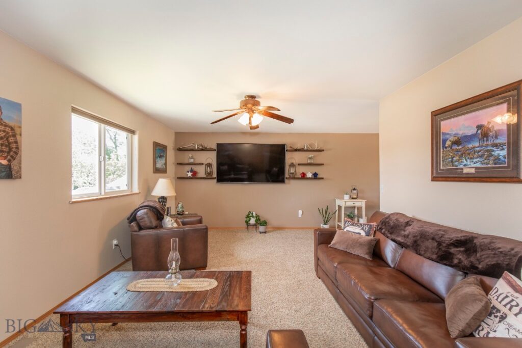 1107 W Central Avenue, Belgrade MT 59714